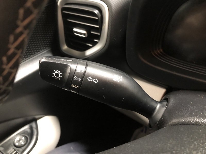 Used 2023 Hyundai Venue SEL image 22