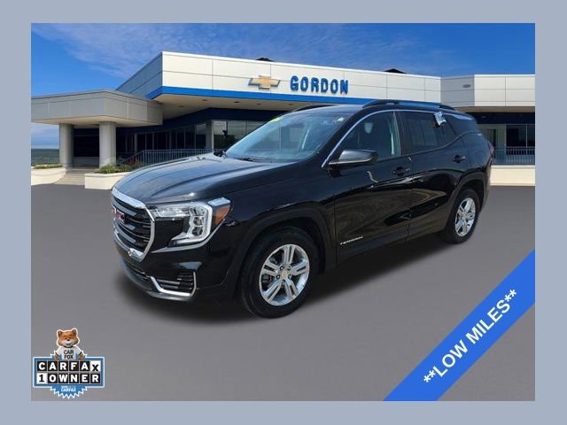 Used 2024 GMC Terrain SLE w/ Driver Convenience Package image 1