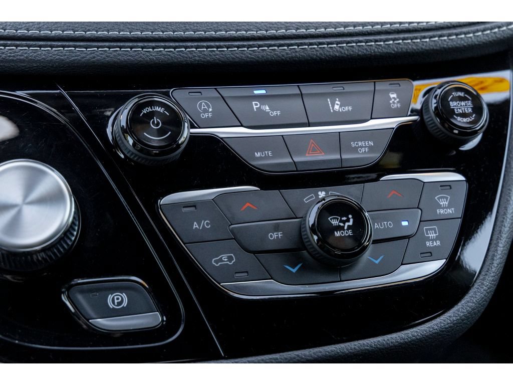 Used 2024 Chrysler Pacifica Touring FWD image 26