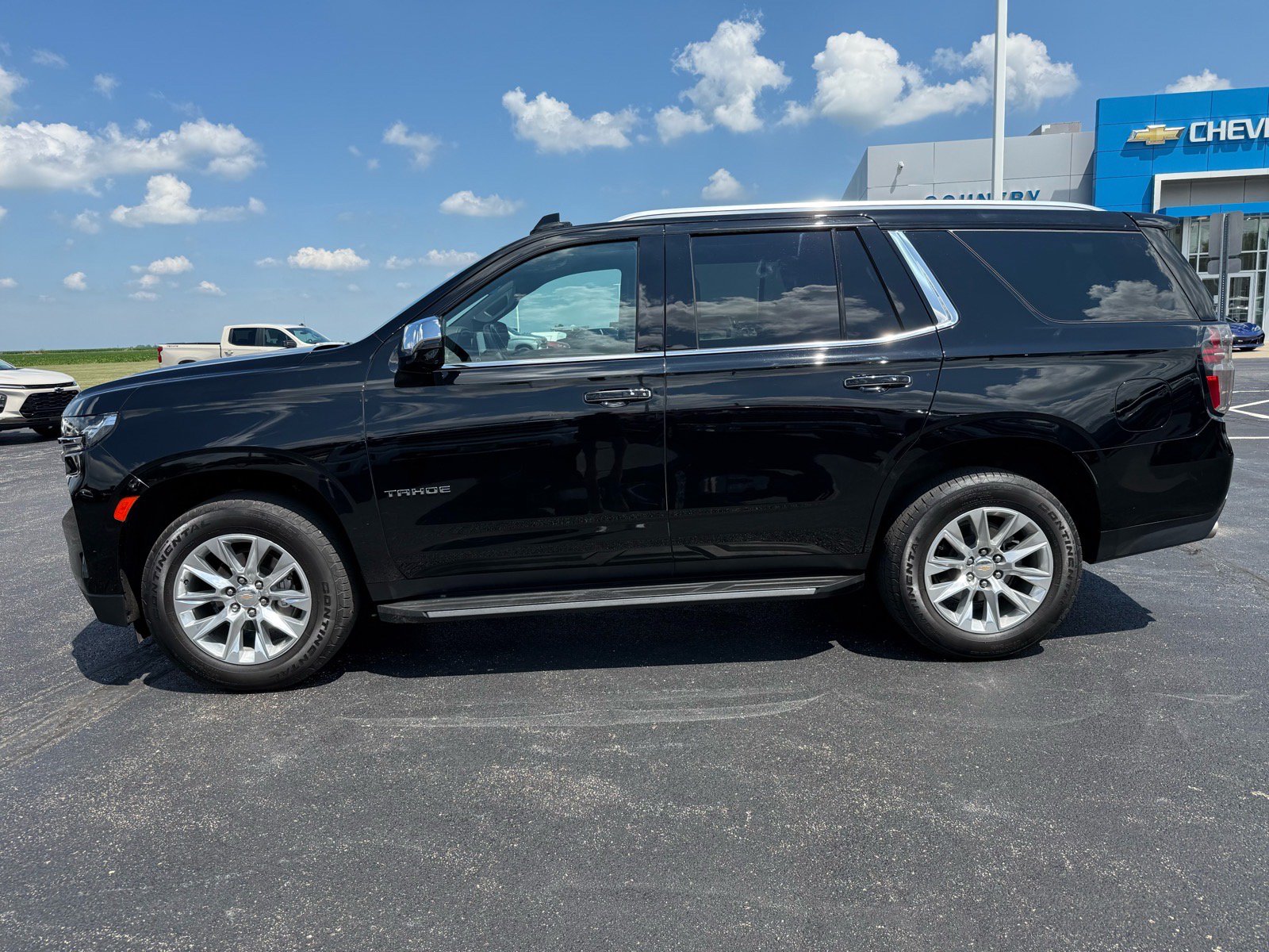 Used 2024 Chevrolet Tahoe Premier w/ Premium Package AWD/4WD image 2
