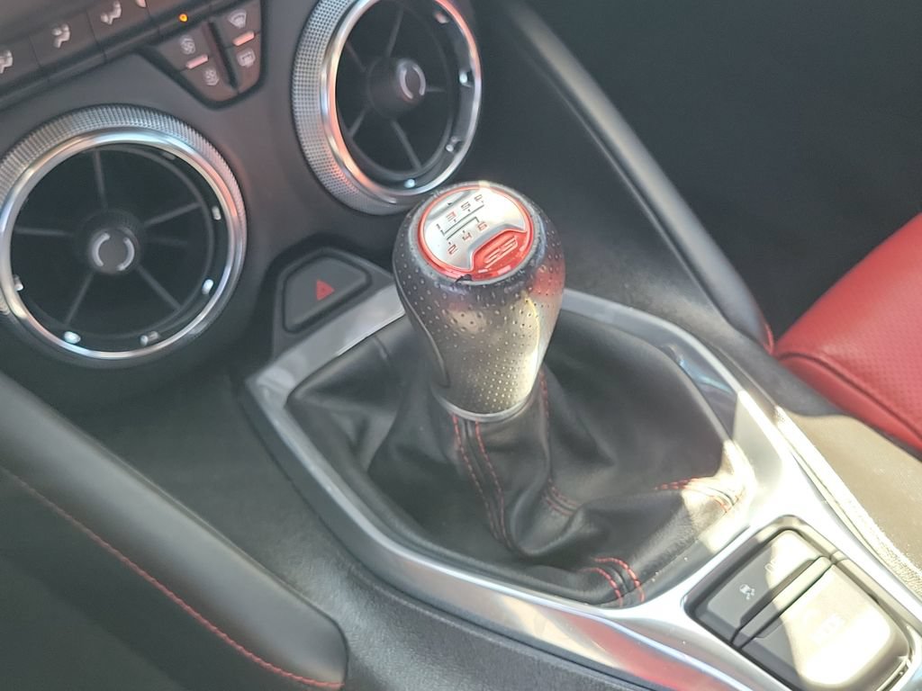 Used 2016 Chevrolet Camaro SS RWD image 13