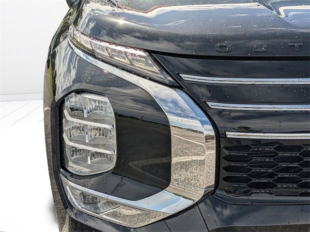 New 2025 Mitsubishi Outlander SE image 9