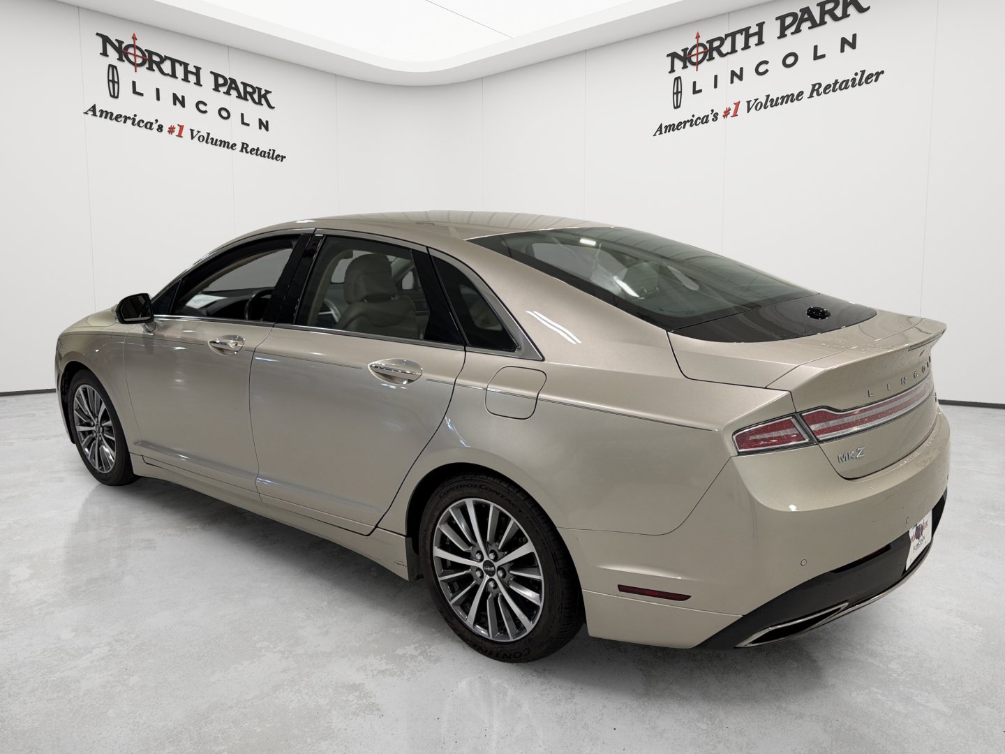 Used 2017 Lincoln MKZ Select w/ Select Plus Package FWD image 3