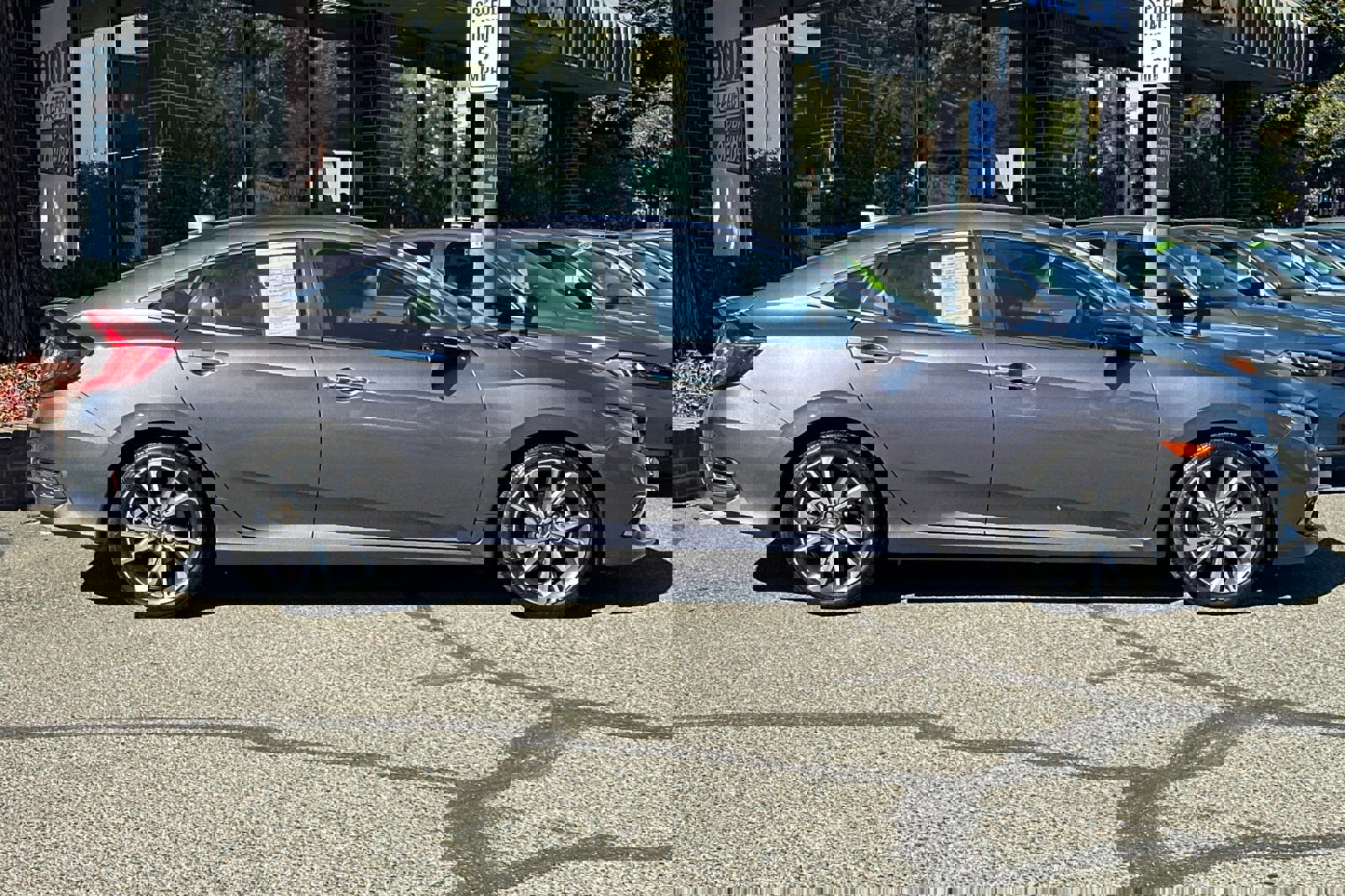 Used 2020 Honda Civic Touring image 3