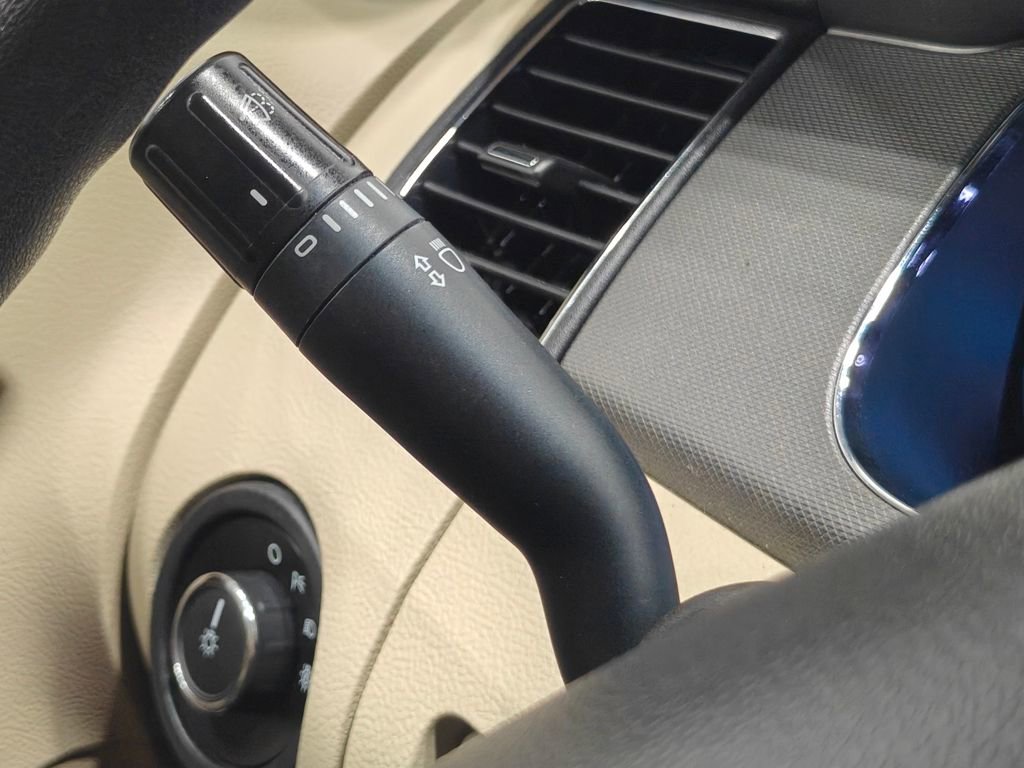 Used 2018 Ford Taurus SE FWD image 13