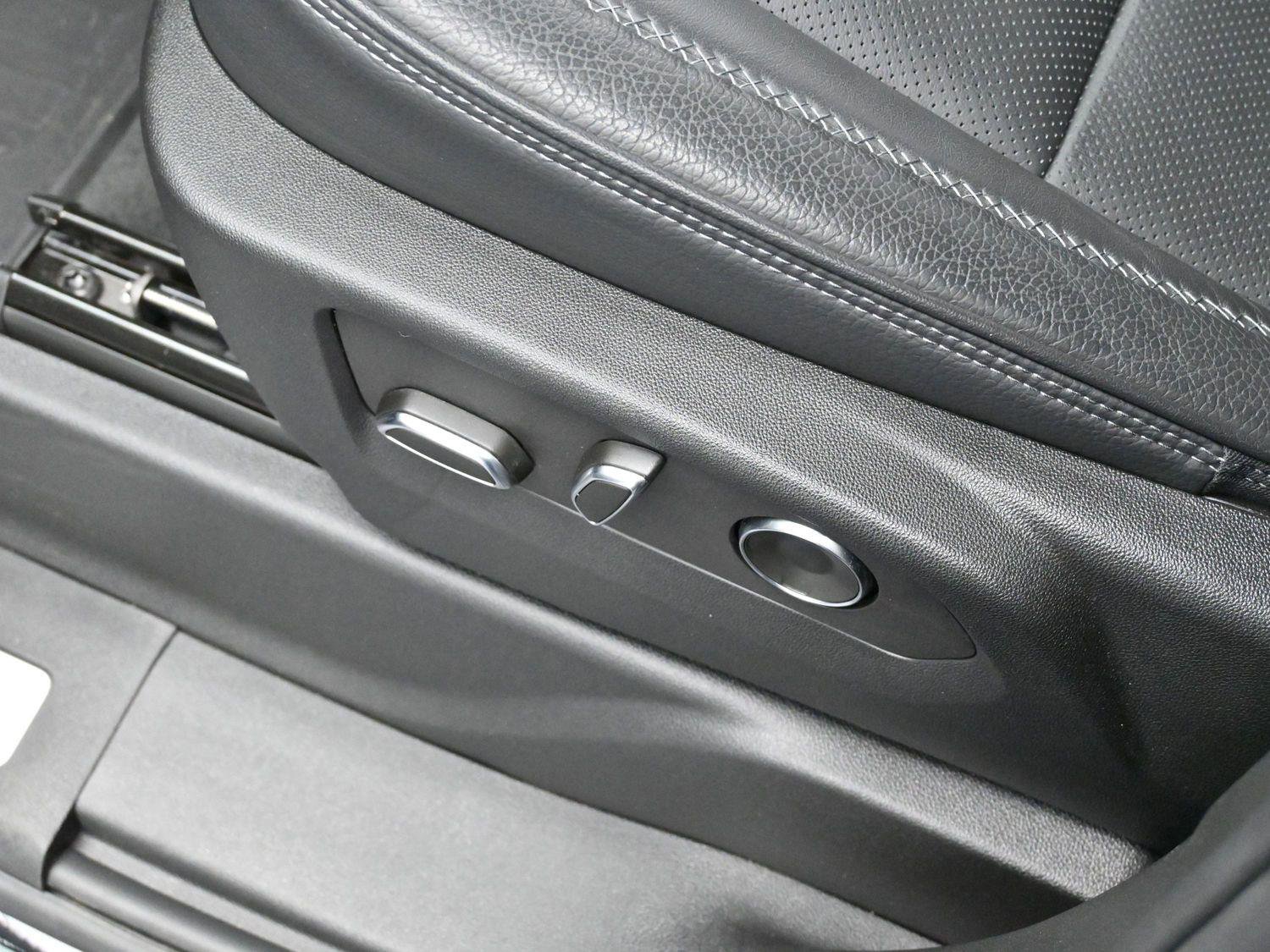 Used 2024 GMC Yukon XL Denali w/ Max Trailering Package image 14