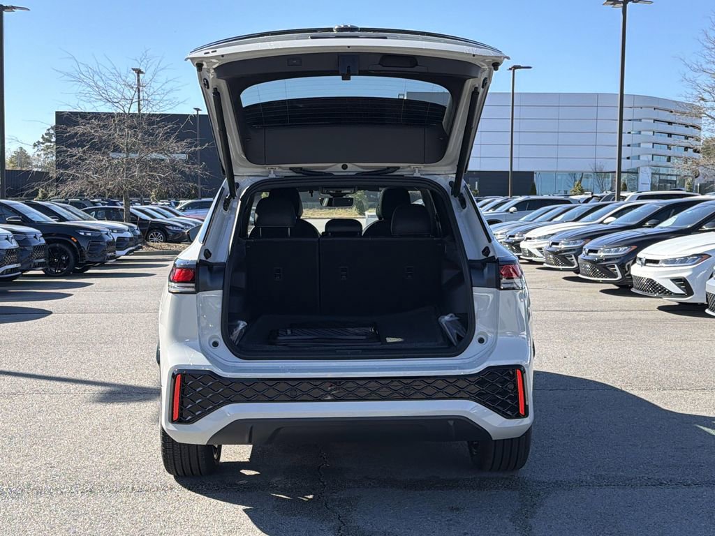 New 2026 Volkswagen Tiguan SE R-Line image 15