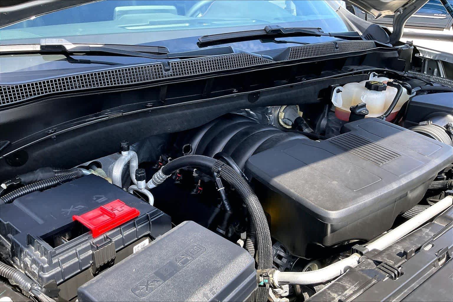 Used 2024 Chevrolet Suburban RST RWD image 32