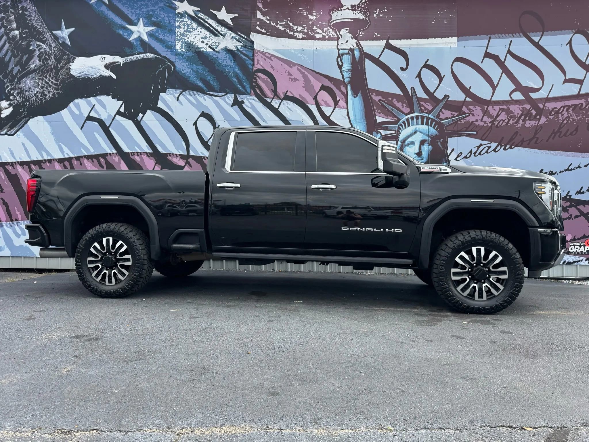 Used 2024 GMC Sierra 2500 Denali AWD/4WD image 1