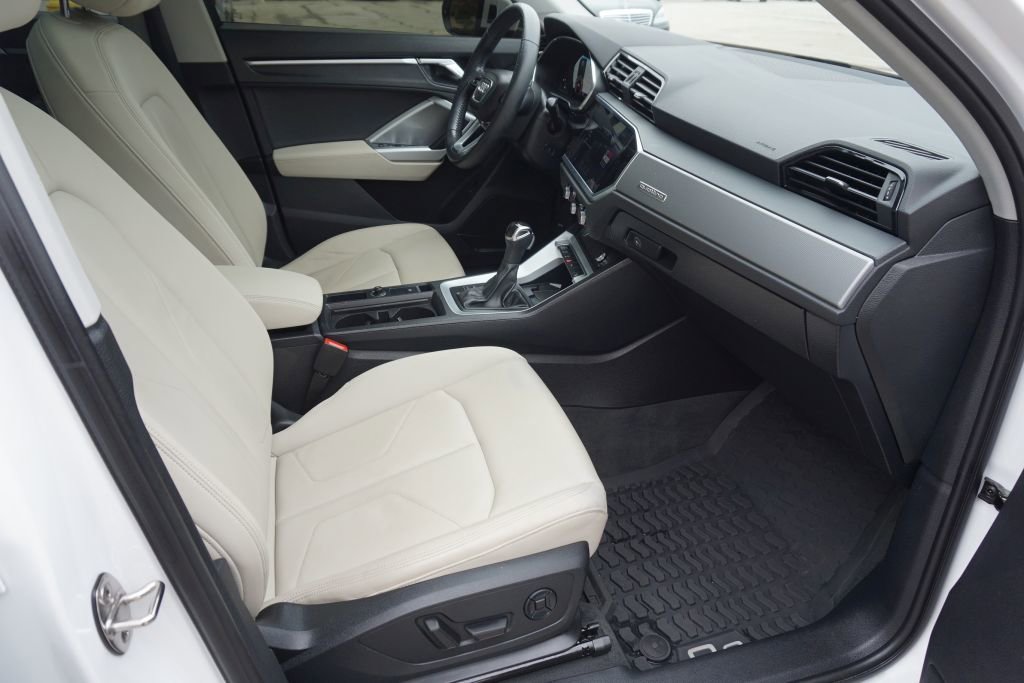 Used 2020 Audi Q3 2.0T Premium Plus w/ Premium Plus Package image 31