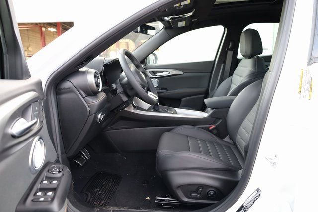 New 2025 Alfa Romeo Tonale w/ Premium Package image 12