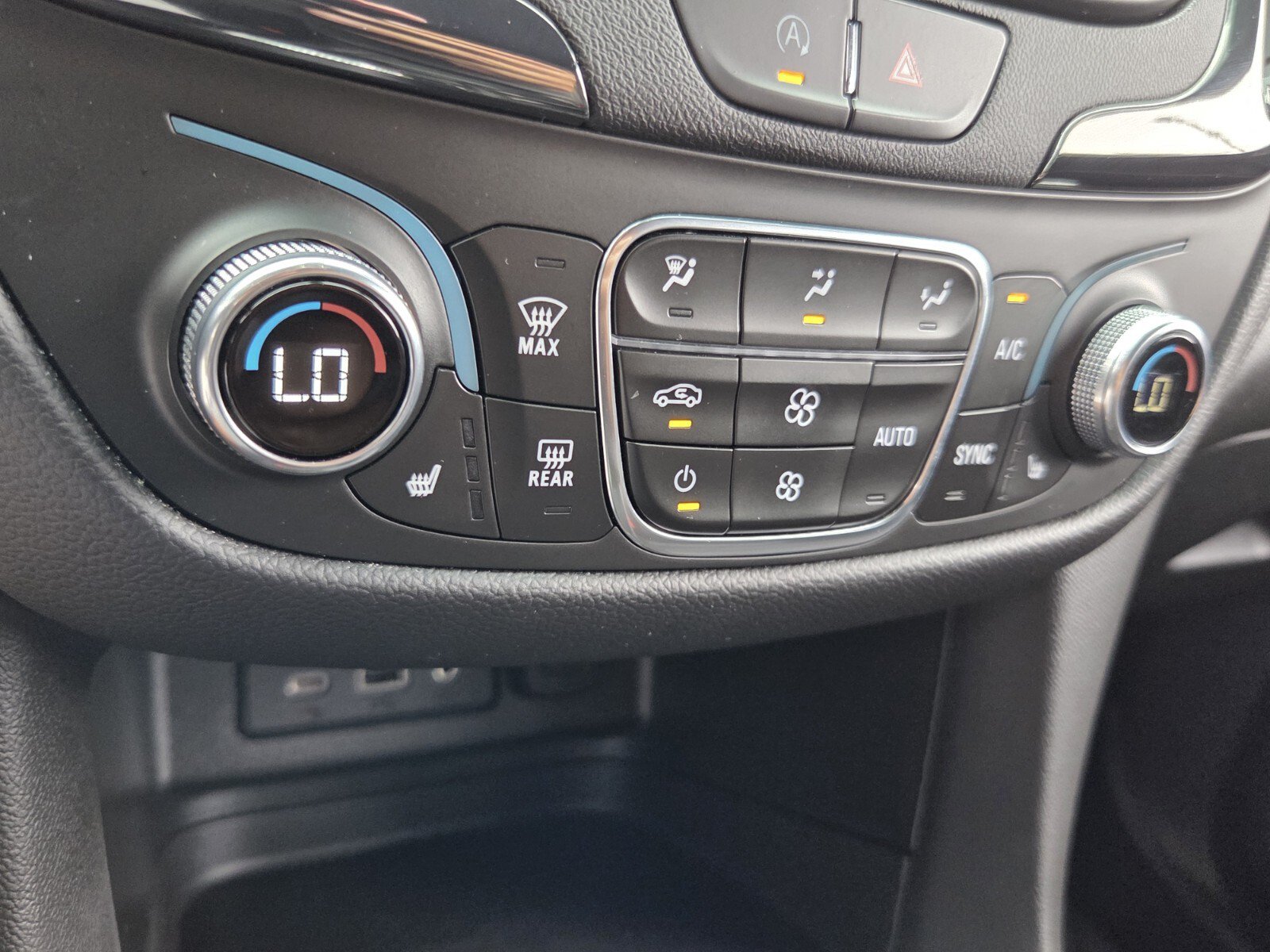Certified 2023 Chevrolet Equinox RS w/ RS Leather Package FWD image 29