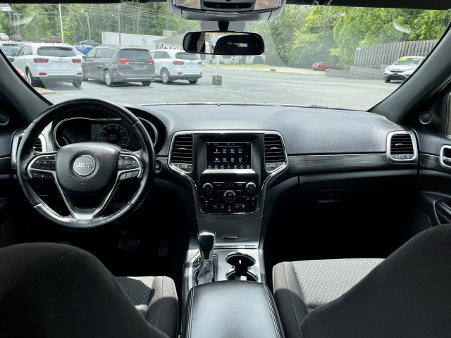 Used 2021 Jeep Grand Cherokee Laredo image 9
