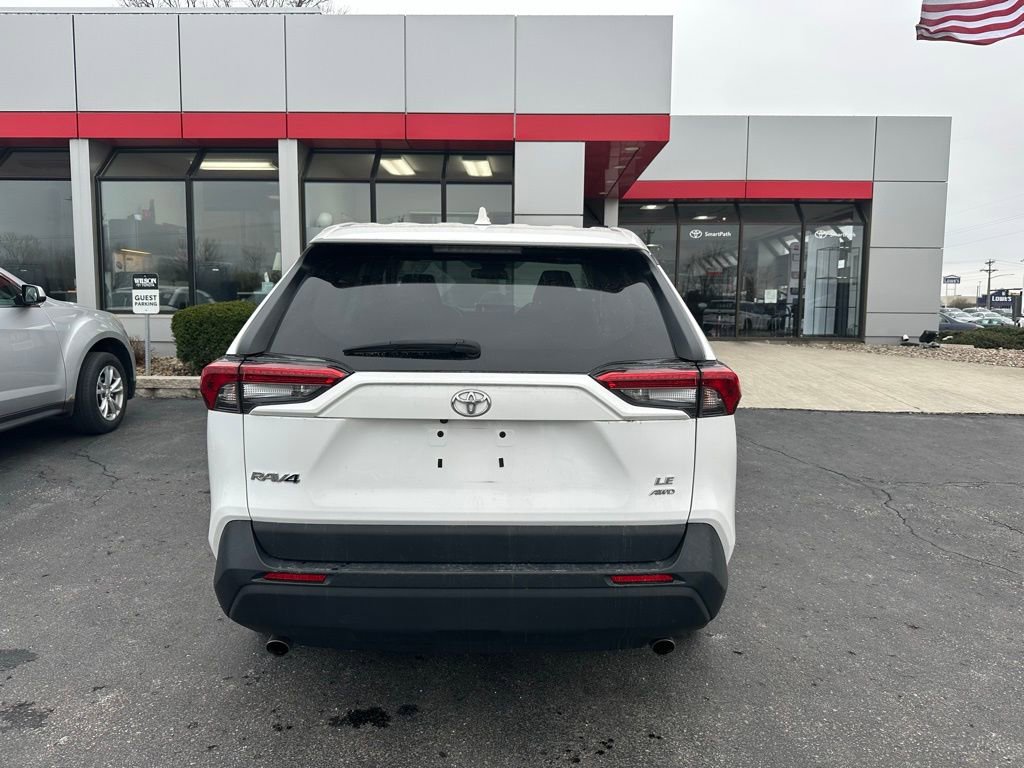 Used 2024 Toyota RAV4 LE AWD/4WD image 4