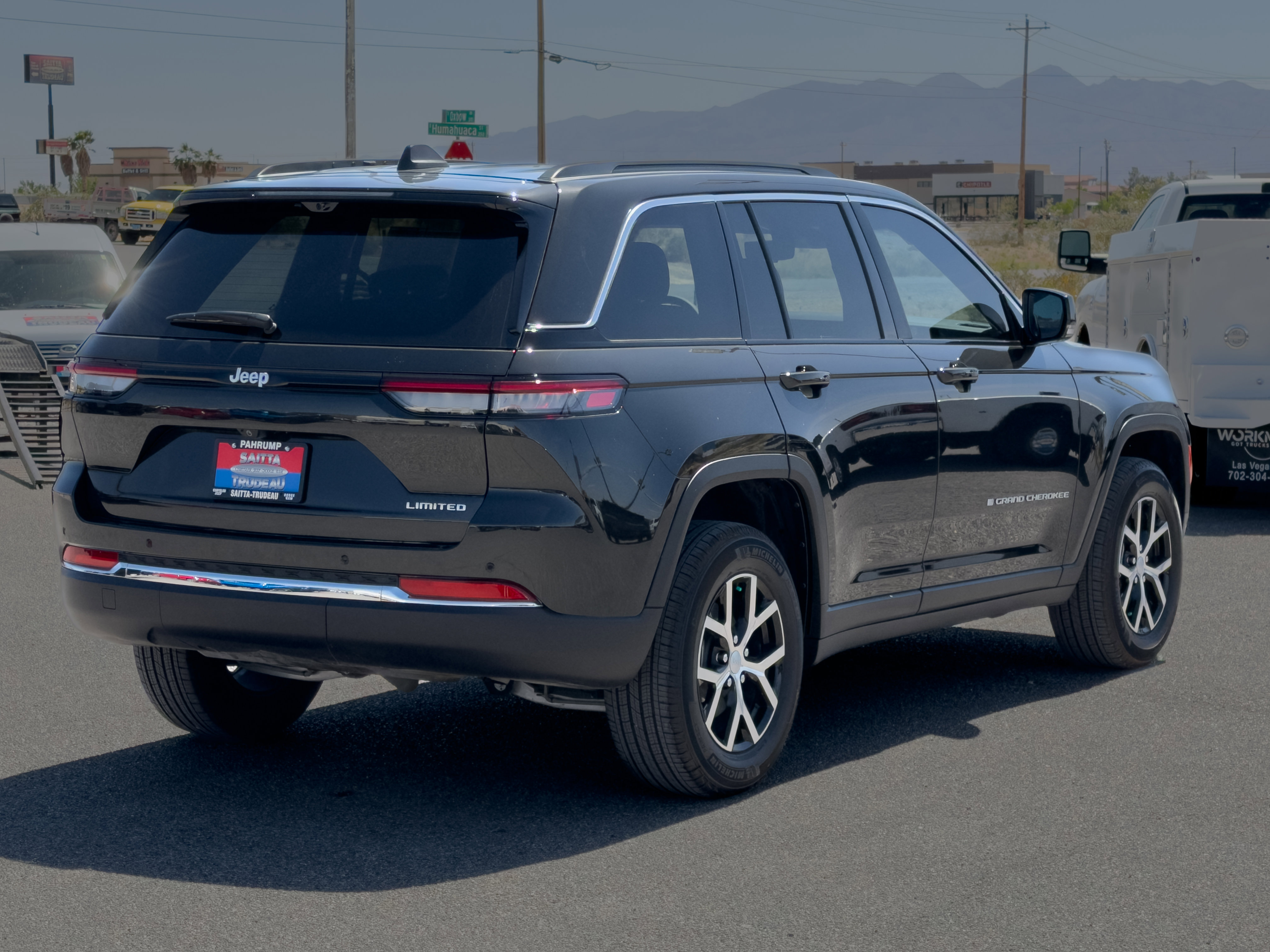 Used 2024 Jeep Grand Cherokee Limited w/ Luxury Tech Group II RWD image 5