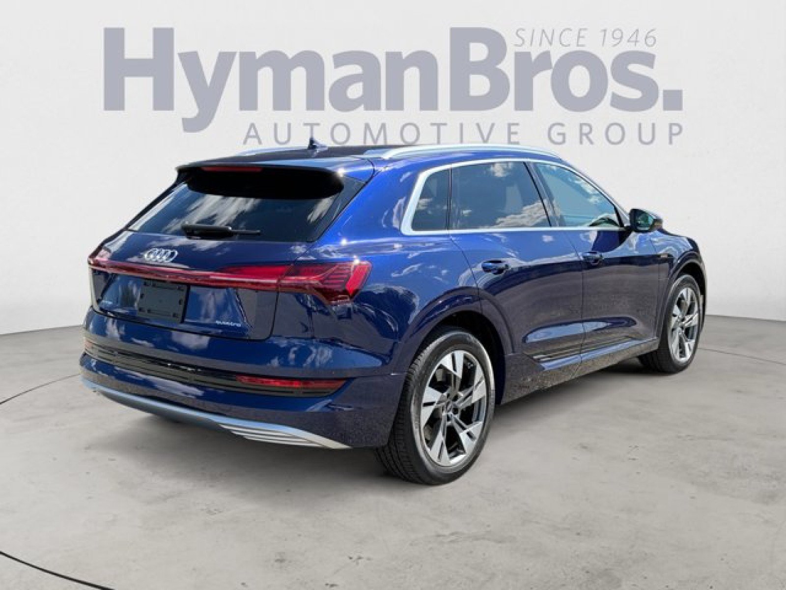 Used 2022 Audi e-tron Premium AWD/4WD image 3