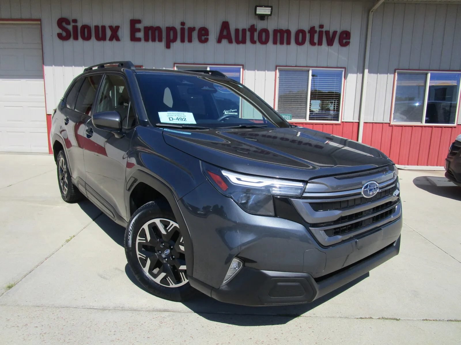 Used 2025 Subaru Forester Premium AWD/4WD image 1