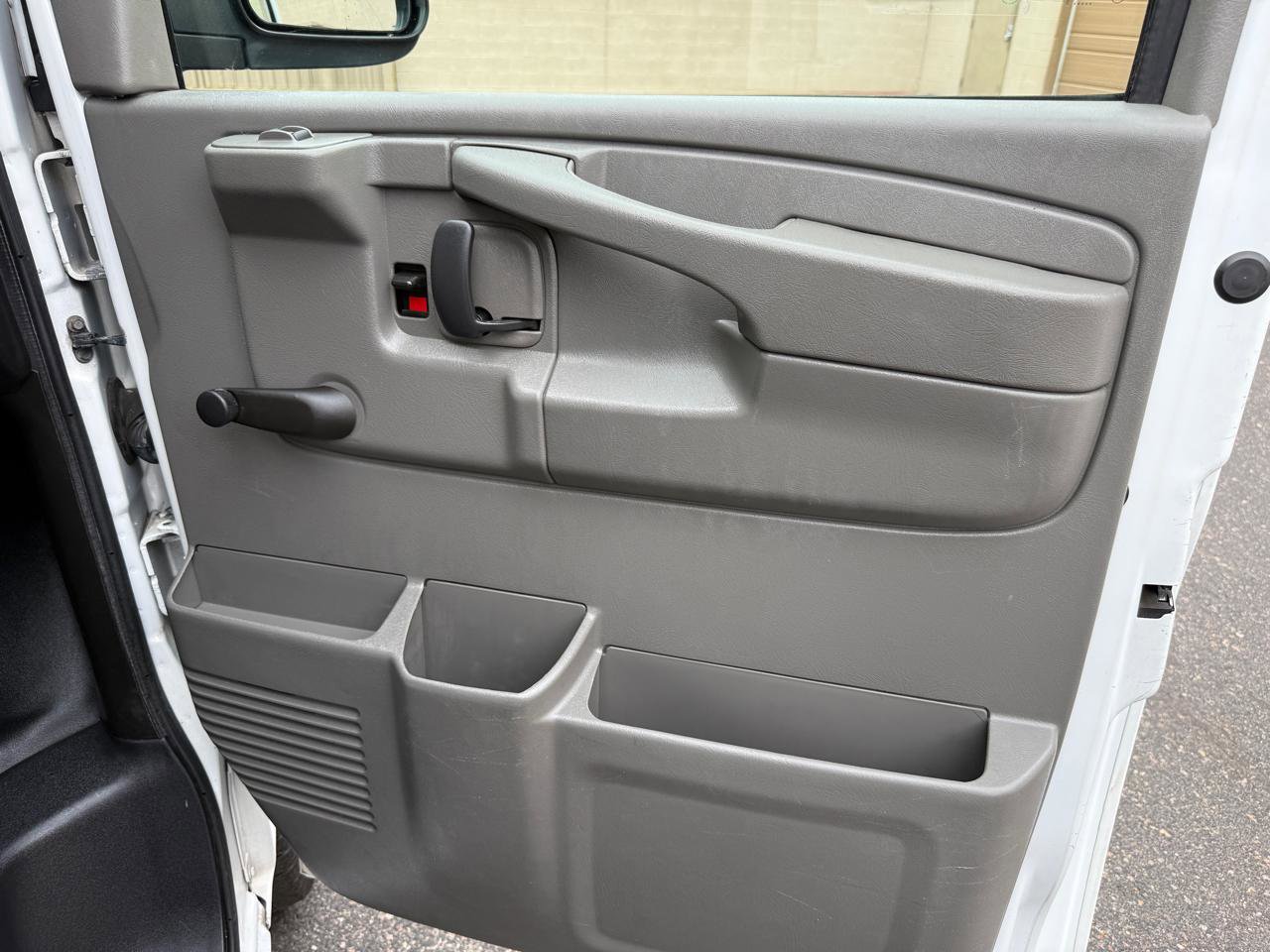 Used 2013 Chevrolet Express 2500 image 14