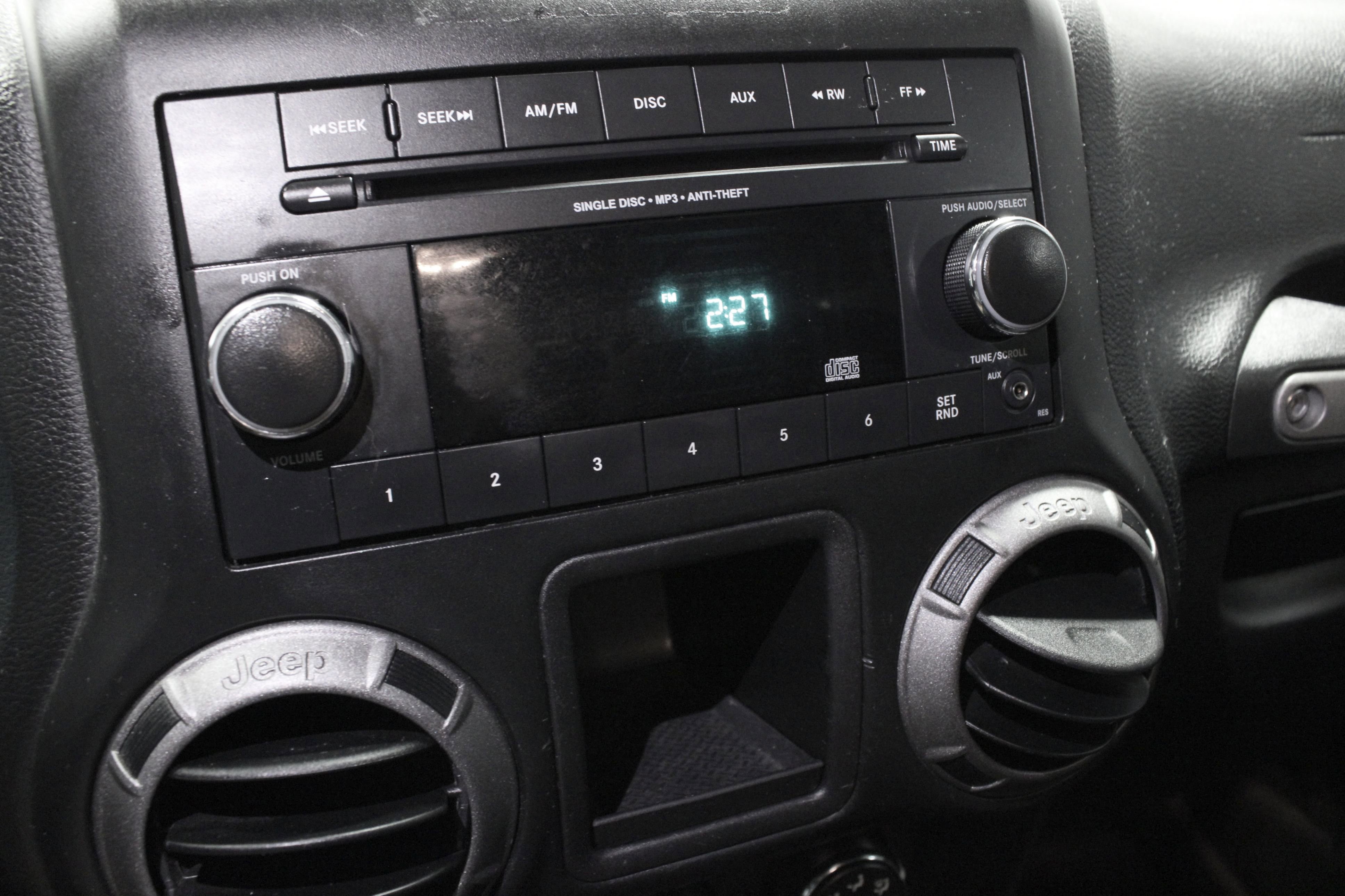 Used 2015 Jeep Wrangler Sport w/ Mopar Black Appearance Group AWD/4WD image 20