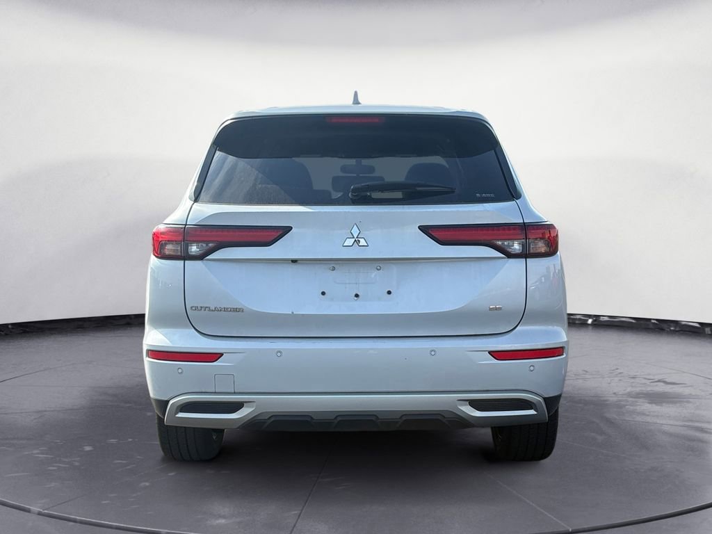 Used 2024 Mitsubishi Outlander SE image 4
