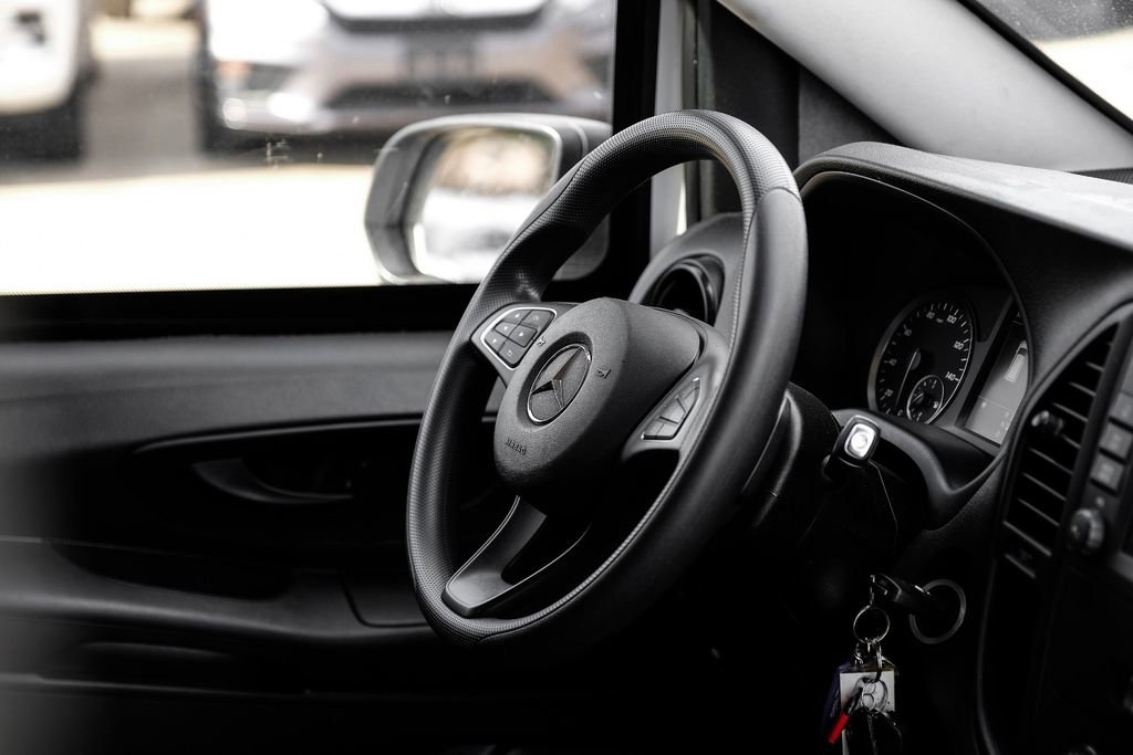 Used 2023 Mercedes-Benz Metris image 11