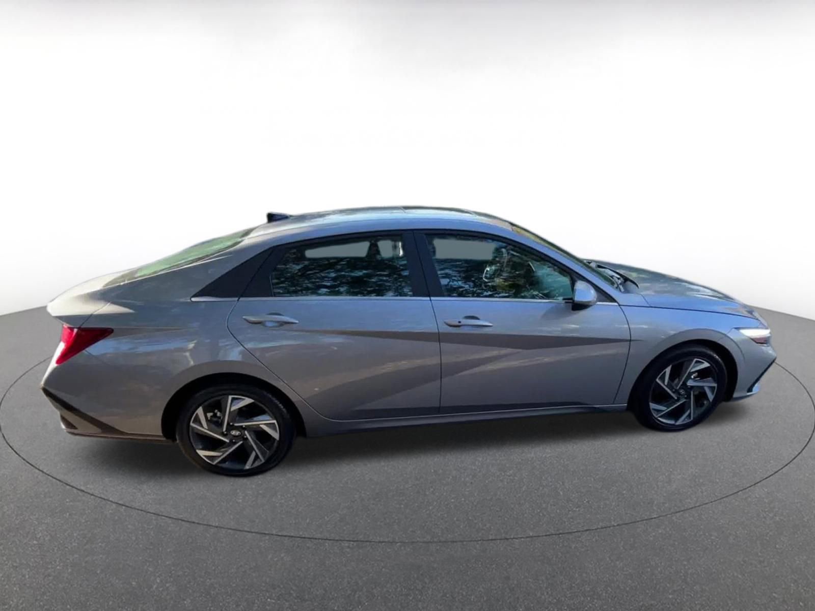 Used 2025 Hyundai Elantra SEL image 16