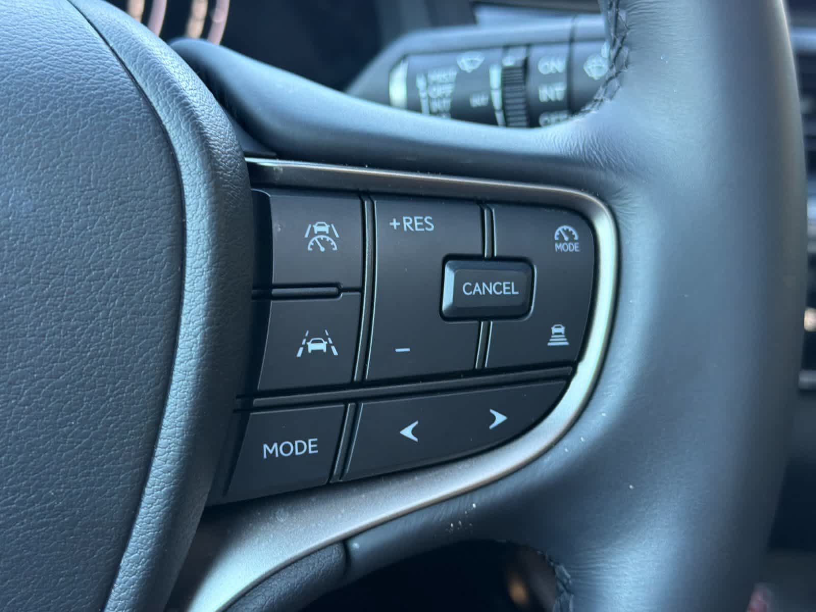 Certified 2025 Lexus UX 300h FWD w/ Accessory Package (Z2) image 27