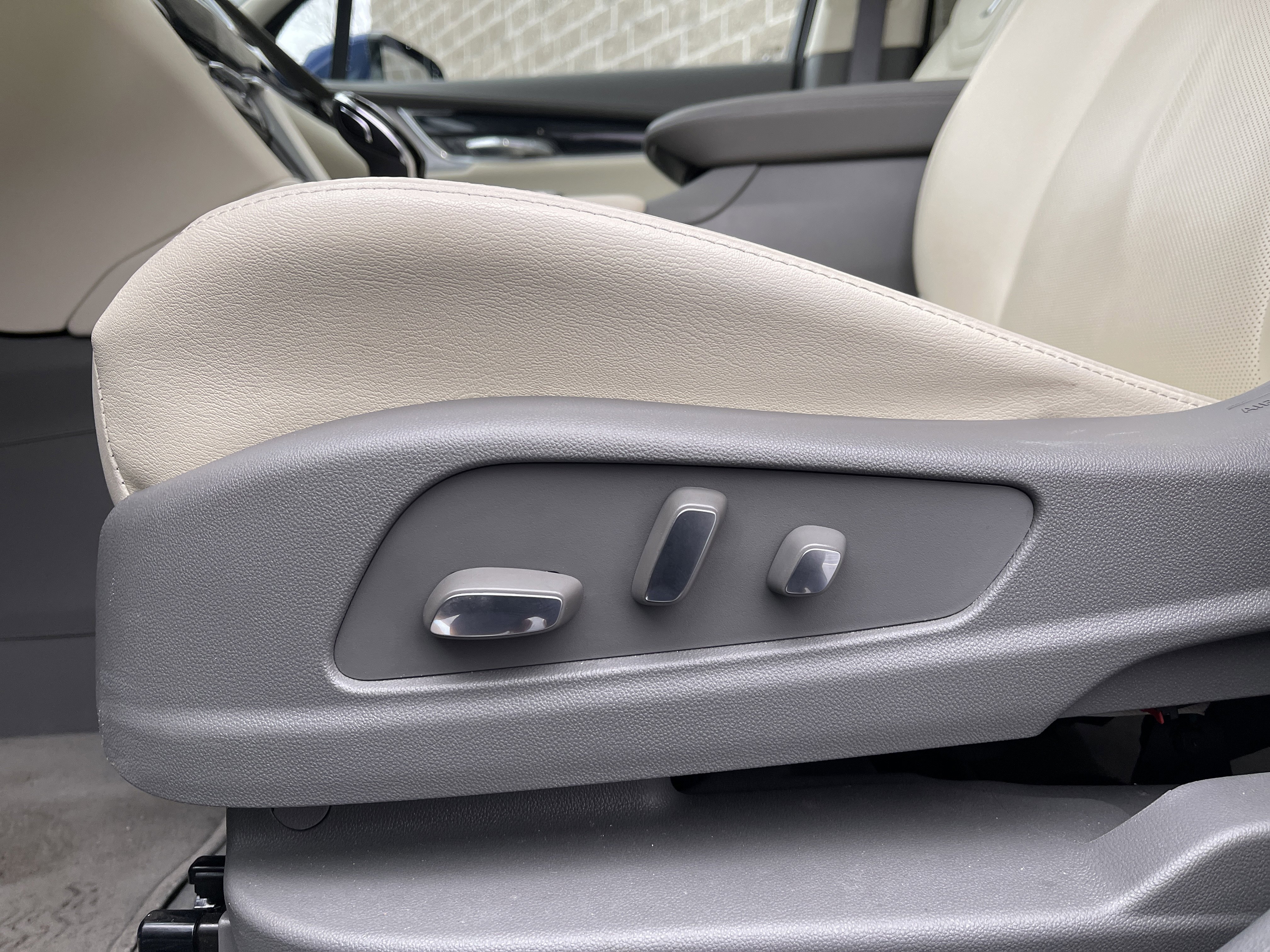 Certified 2023 Cadillac XT6 Premium Luxury w/ Technology Package image 18