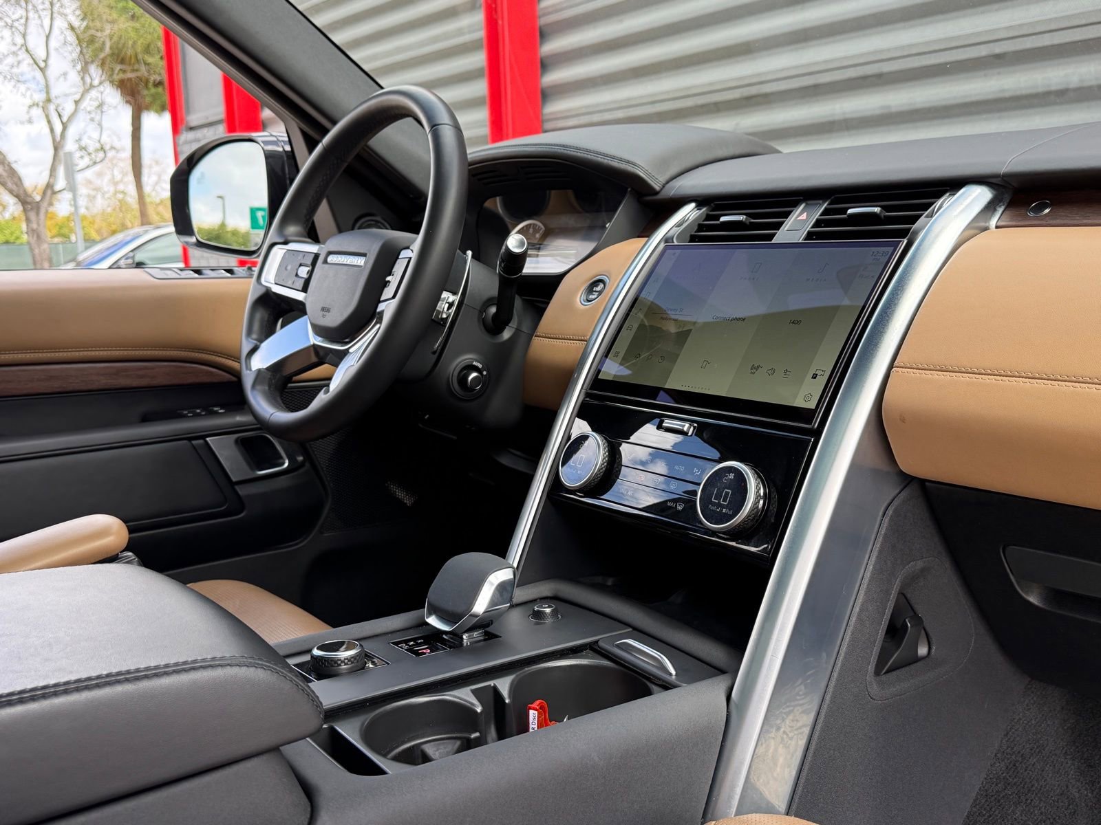 Used 2023 Land Rover Discovery S R-Dynamic AWD/4WD image 22