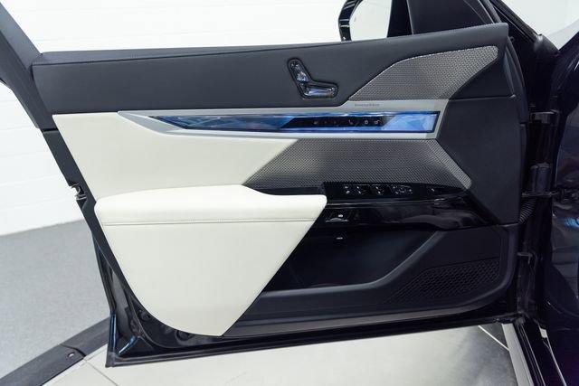 Certified 2023 BMW 760i xDrive AWD/4WD image 11