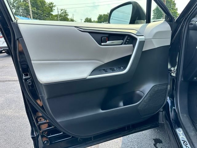 Used 2021 Toyota RAV4 XLE Premium AWD/4WD image 14