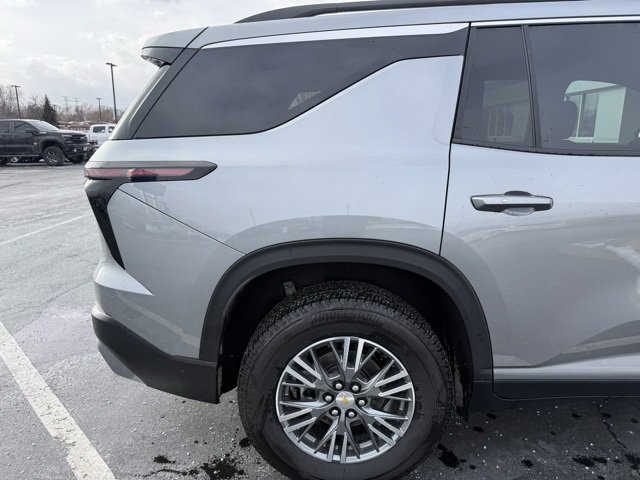 Used 2025 Chevrolet Traverse LT image 4