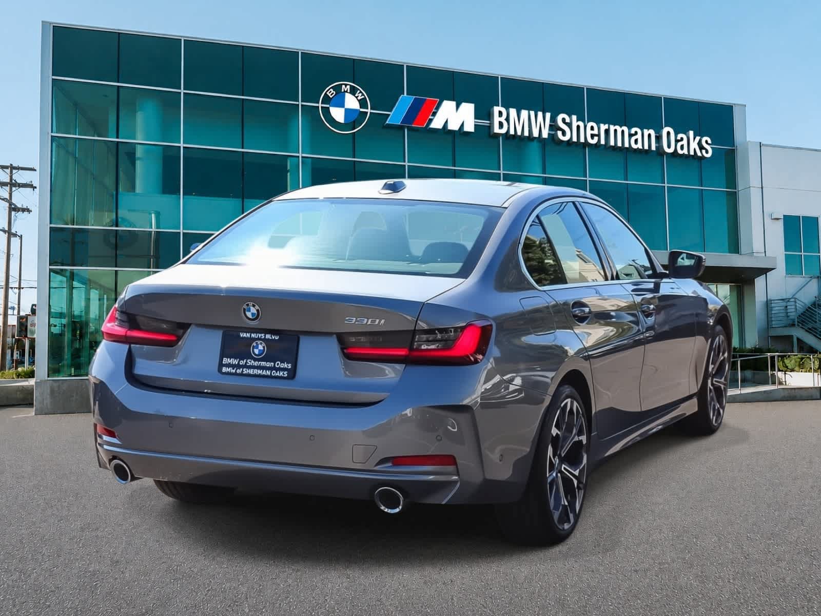 New 2026 BMW 330i Sedan w/ Convenience Package RWD image 4