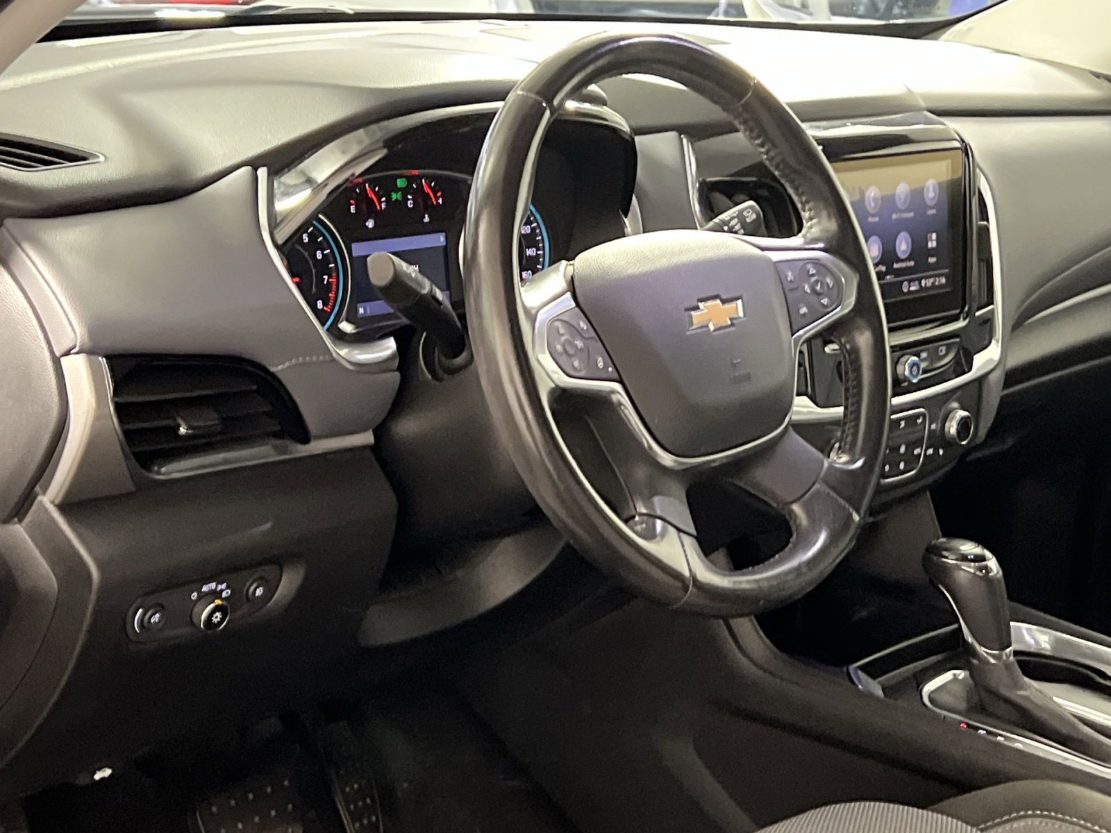 Used 2020 Chevrolet Traverse LT image 16