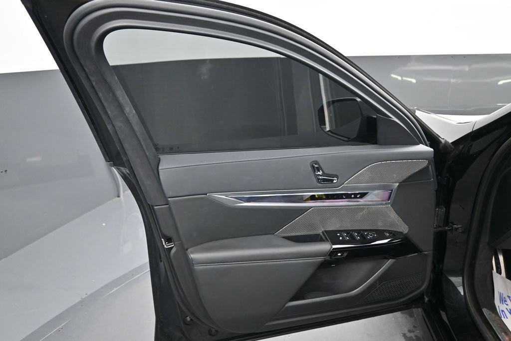 Certified 2023 BMW 740i w/ Parking Assistance Package RWD image 5