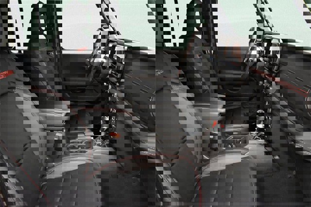 Used 2024 Jeep Wrangler Unlimited Rubicon w/ Technology Group image 21