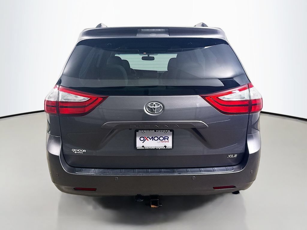 Used 2017 Toyota Sienna XLE w/ XLE Navigation Package FWD image 6