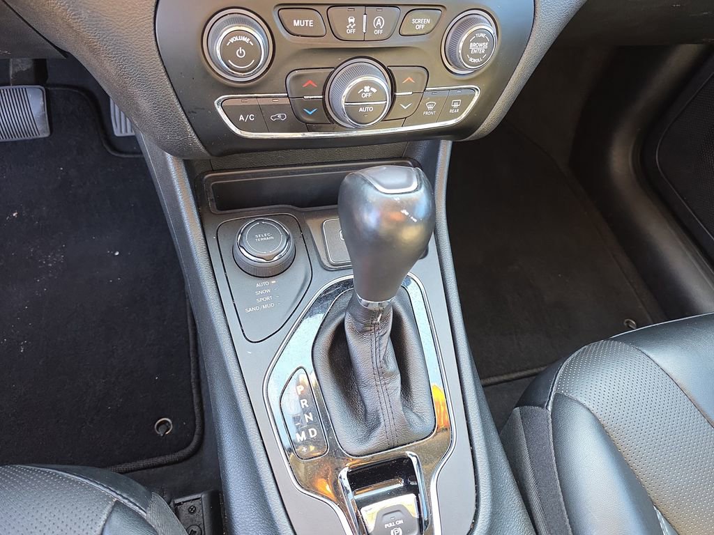 Used 2023 Jeep Cherokee Altitude Lux image 28