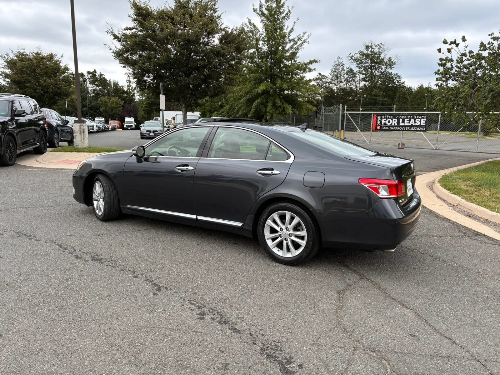 Used 2010 Lexus ES 350 FWD image 4