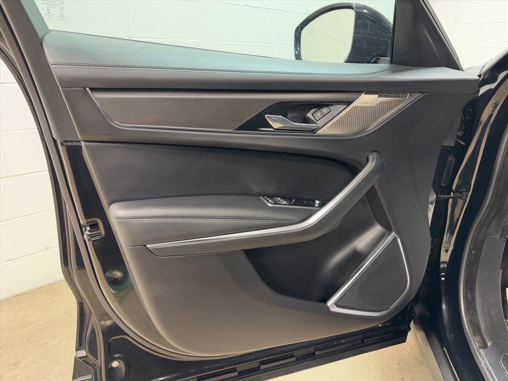 Used 2023 Jaguar F-PACE SVR image 24