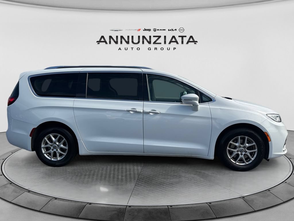 Used 2021 Chrysler Pacifica Touring-L FWD image 6