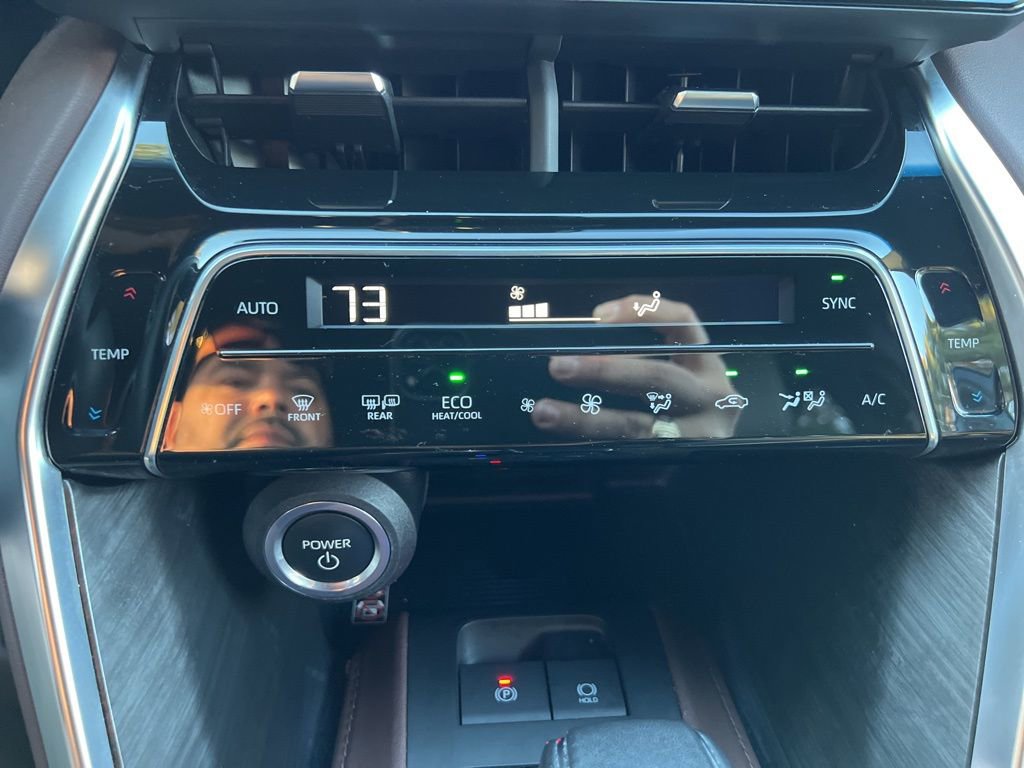 Used 2023 Toyota Venza XLE image 34