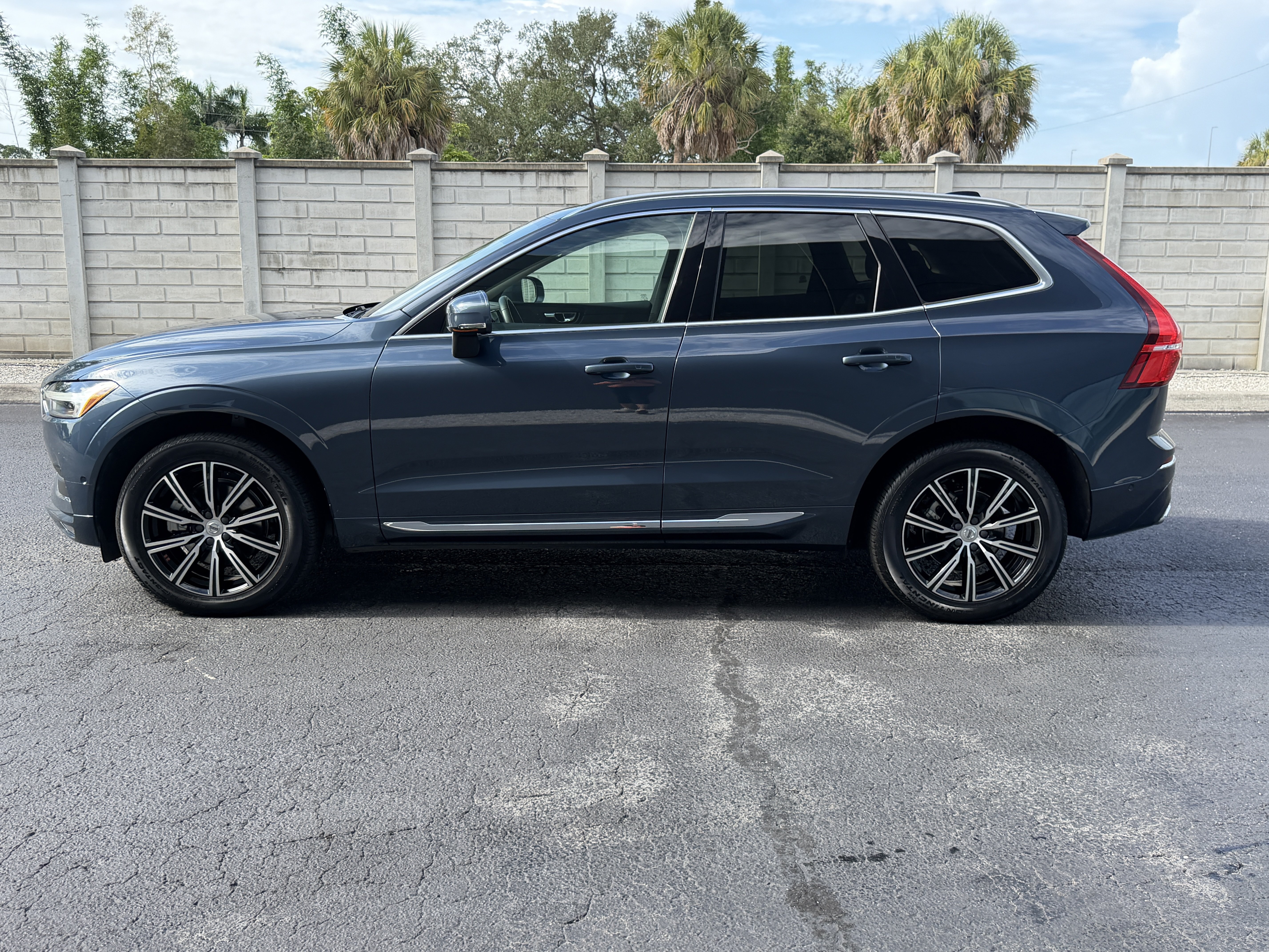 Used 2021 Volvo XC60 T5 Inscription w/ Advanced Package FWD image 2
