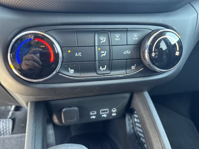 Used 2023 Chevrolet TrailBlazer LT AWD/4WD image 32
