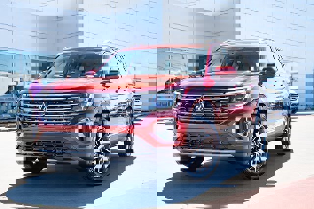 New 2025 Volkswagen Atlas SEL image 2