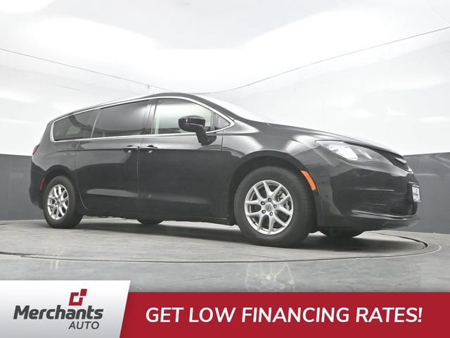 Used 2023 Chrysler Voyager LX FWD image 32