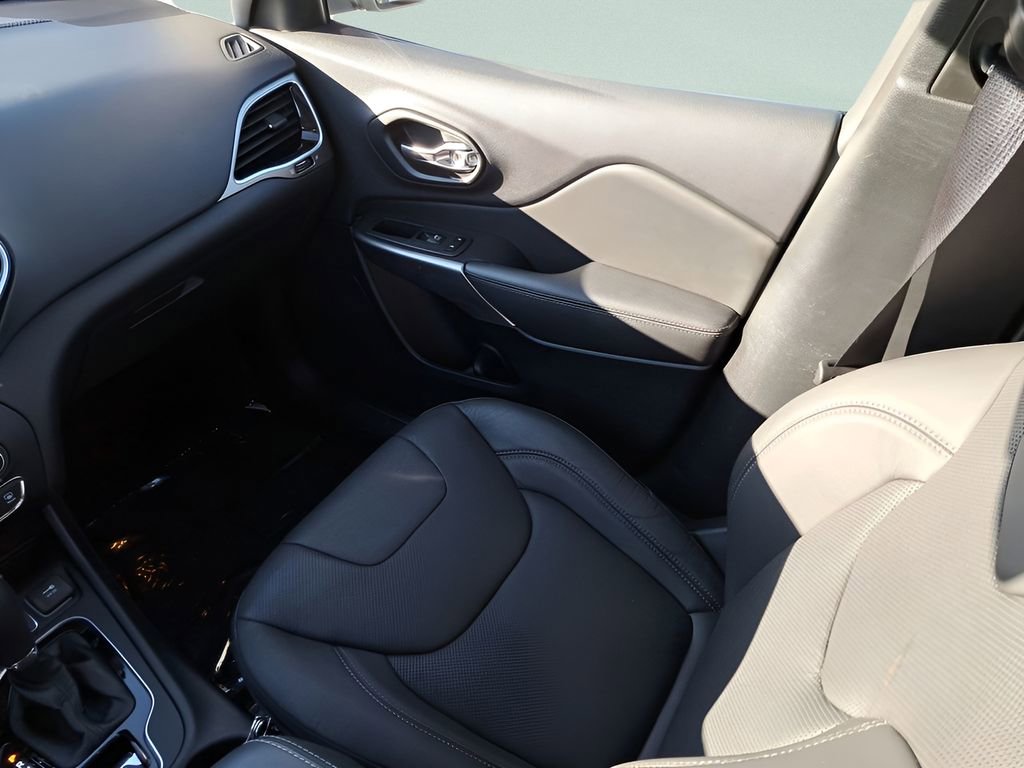 Used 2021 Jeep Cherokee Limited w/ Elite Package image 17