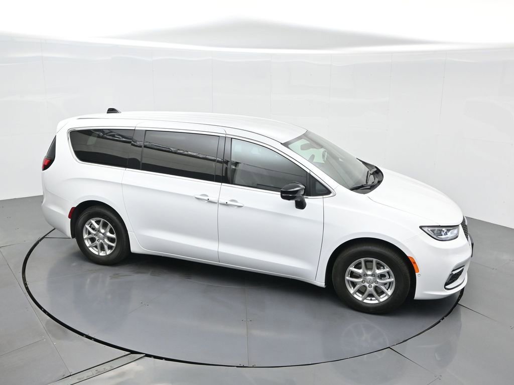 New 2026 Chrysler Pacifica Select image 48