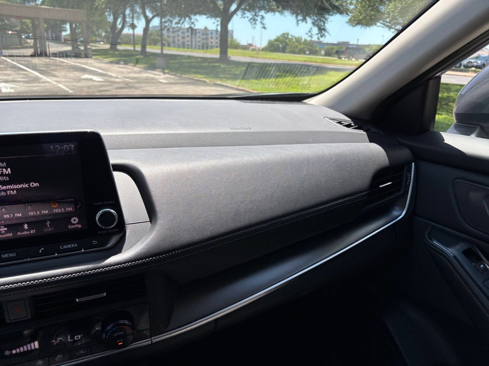 Used 2025 Nissan Rogue SV FWD image 30