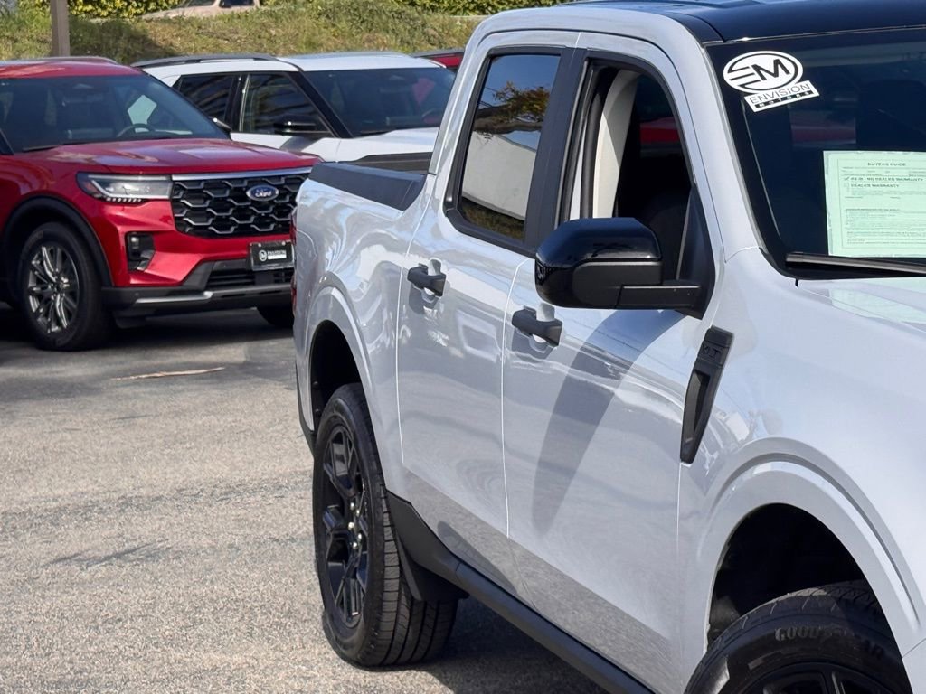 Used 2025 Ford Maverick XLT w/ Black Appearance Package image 5